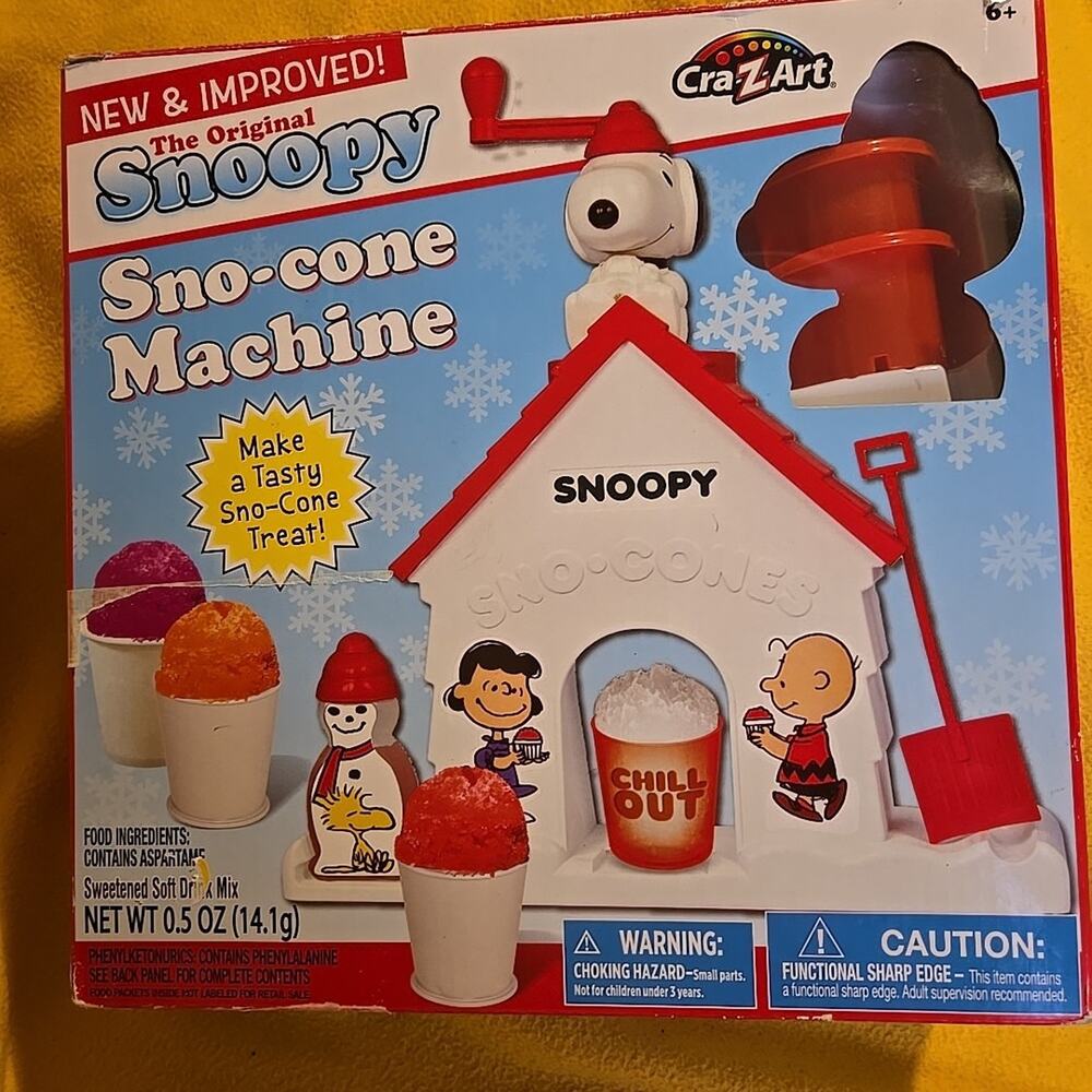 Snoopy Sno-Cone Machine Snow Cone Shaved Ice Maker. No Juice Or Cups Included.